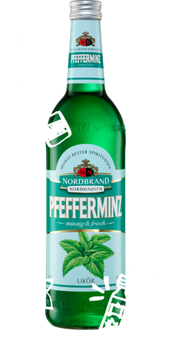 Das Bild zeigt eine Pfeffi Flasche, um die ein paar Minzblättern montiert wurde
