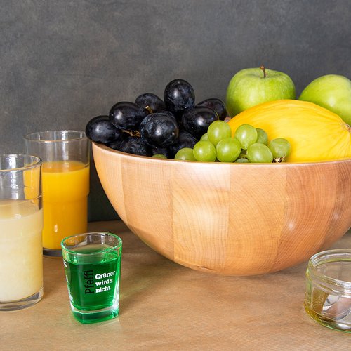 Das Bild zeigt einen Obstkorb nebst Pfeffi Pinnchen, Orangen- und Zitronensaft