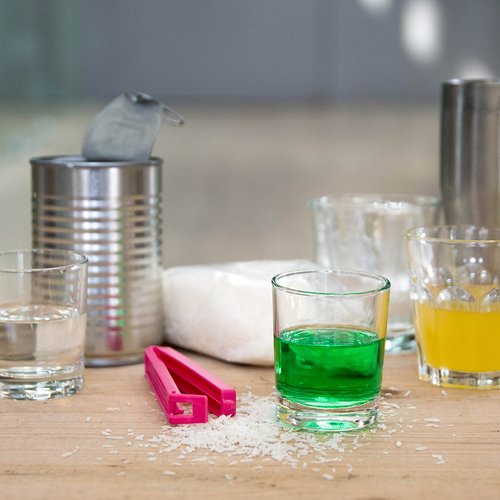 Das Bild zeigt Pfeffi, Ananassaft und eine Dose Kokosmilch